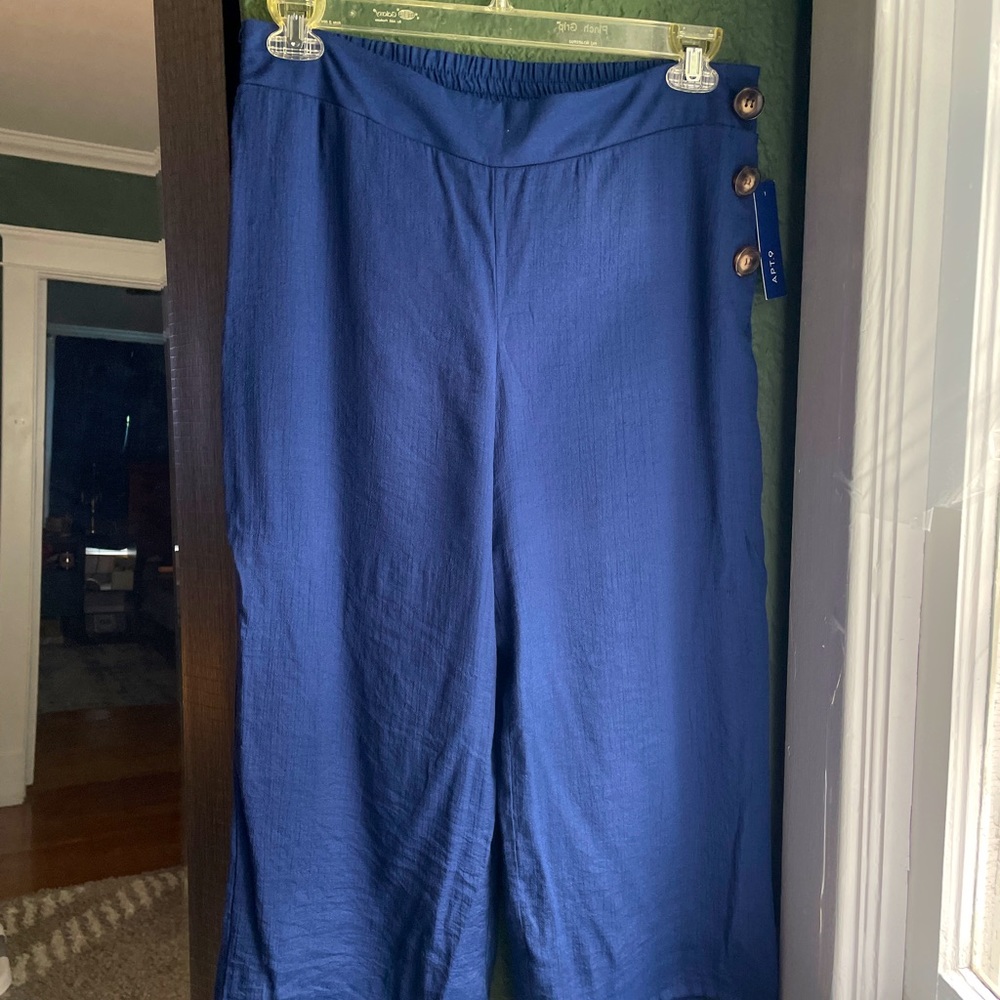 NWT Apt.9 Navy Capris